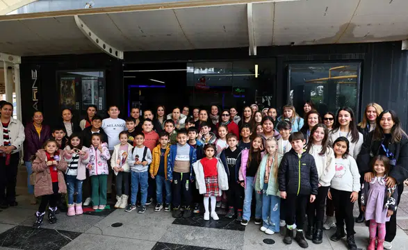 Bodrum’da Miniklere Maşa ile Koca Ayı Sürprizi