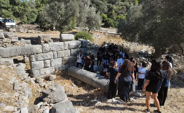 Almanya’dan Gelen Öğrenciler Pedasa Antik Kenti’ni Gezdi