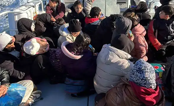 Karadan Ulaşım Yoktu: Kazıklı Koyu’nda 44 Göçmen Kurtarıldı