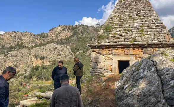 Gece Bile Parlayacak! Marmaris’te Piramit Mezar İçin Dikkat Çeken Proje