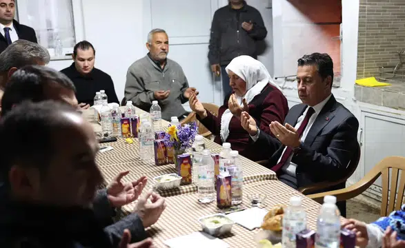 Ahmet Aras’tan Şehit Ailesine 18 Mart Ziyareti