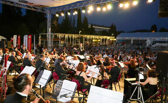 Muğla’da Çifte Konser Rüzgarı