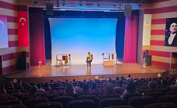 Bodrum Belediyesi Şehir Tiyatrosu Muğla'da Ayakta Alkışlandı