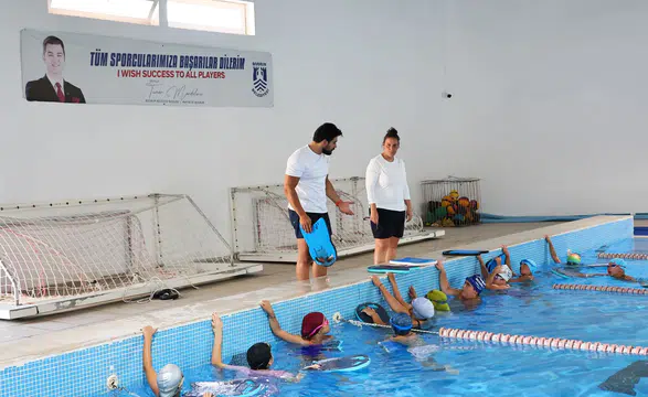 Bodrum'da Ücretsiz Yüzme Kursları Devam Ediyor