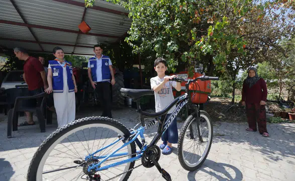 Yangın Bölgesinde Çocukların Yüzünü Güldüren Dayanışma