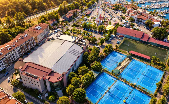 Marmaris’te Taşınmaz İhalesi: Tenis Kortu ve Halı Sahada Rekor Artış