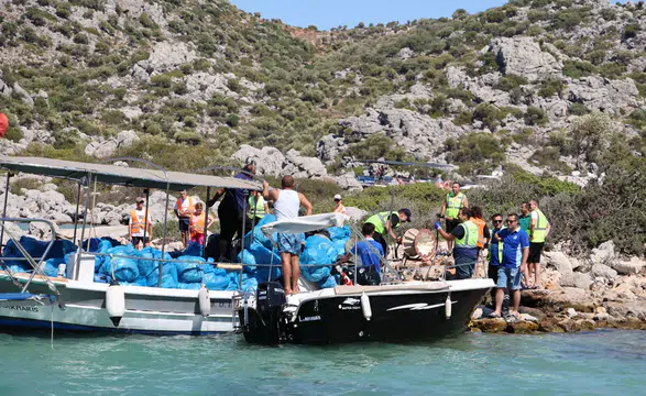 Marmaris’te Cennet Koyların Acı Gerçeği: 1 Ton Atık Toplandı