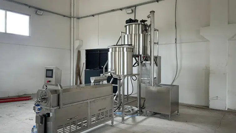 Muğla’da Arıcılara Maliyet Düşüren Destek: Fondan Arı Yemi Makinası Hizmete Girdi