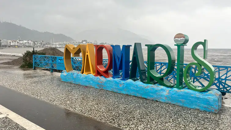Marmaris’te Fırtına ve Yağış Etkisi: Deniz Renk Değiştirdi