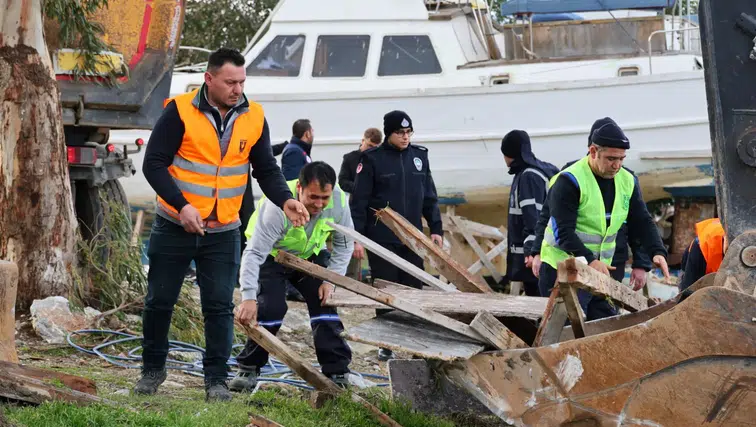 Kaçak İskeleler Söküldü, Atıl Tekneler Kaldırıldı: Gümbet’te Yeni Dönem