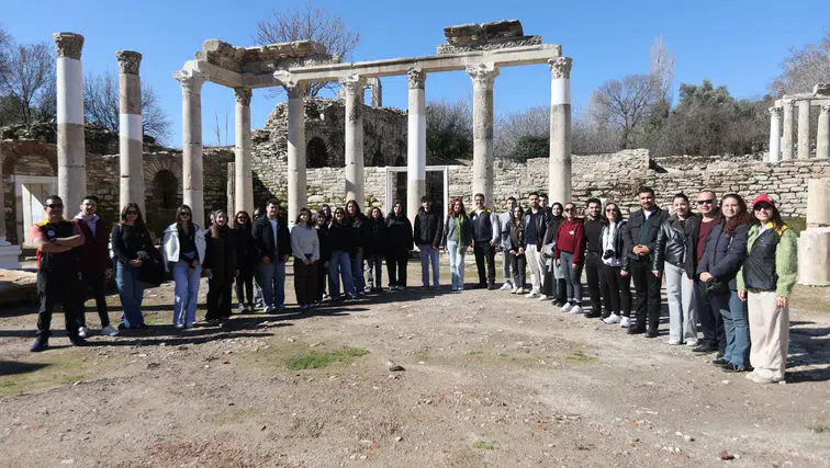 Gençler Antik Kentleri Keşfe Çıktı: Stratonikeia’dan Knidos’a Tarih Yolculuğu