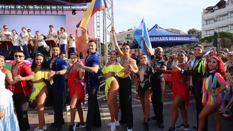 Latin Ateşi Marmaris’i Sardı! Sokaklar Dans Pistine Döndü