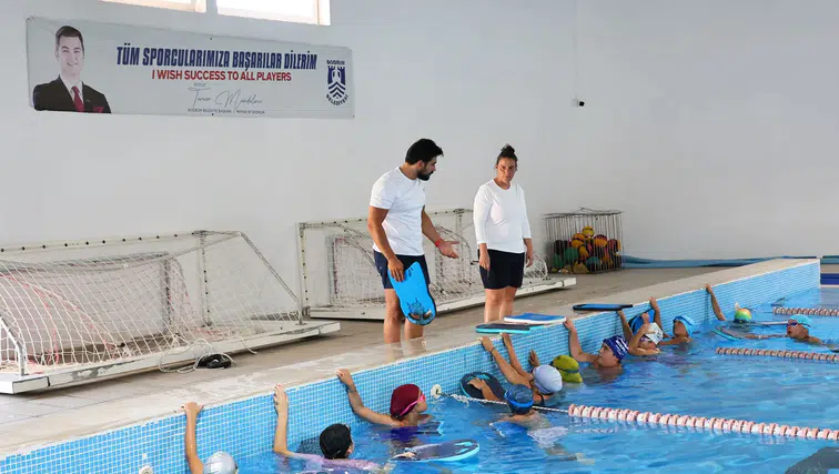 Bodrum'da Ücretsiz Yüzme Kursları Devam Ediyor