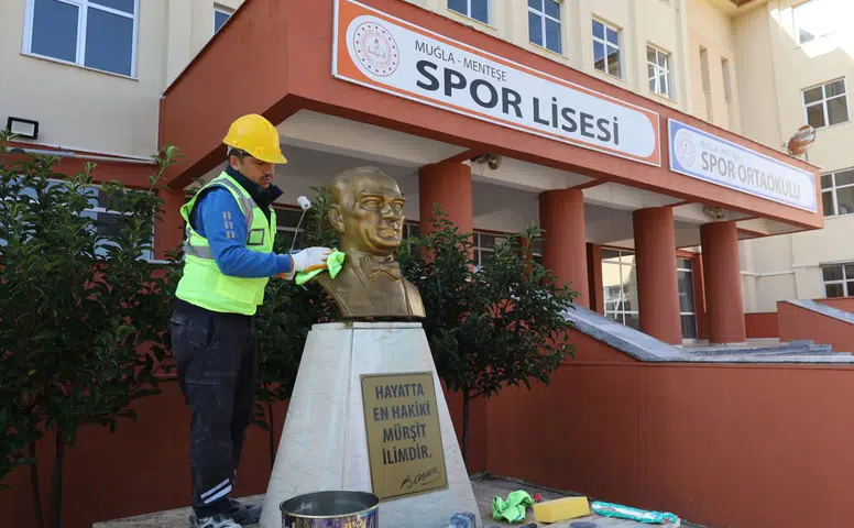 Muğla Büyükşehir’den Okullara Büyük Destek: 185 Atatürk Büstü Yenilendi