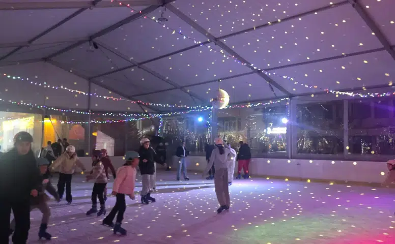 Marmaris’te Buz Pisti Yoğun İlgi Görüyor: Çocuklar Festivalin Yıldızı Oldu