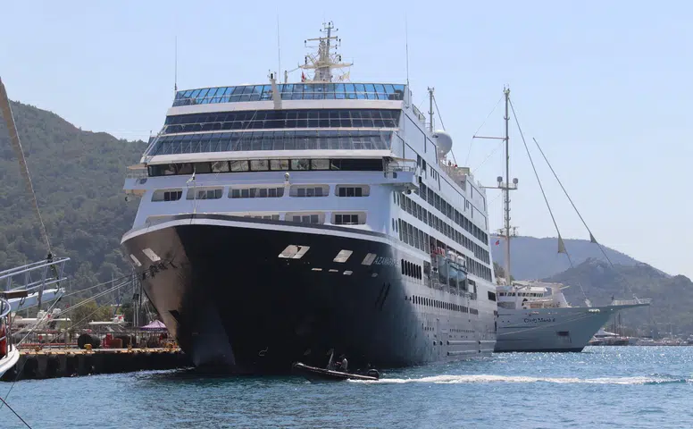 Marmaris Limanı’na 2 Gemi Yanaştı, 930 Turist Ağırlandı