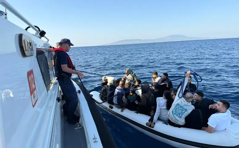 Lastik bottaki 5'i çocuk 24 göçmen yakalandı