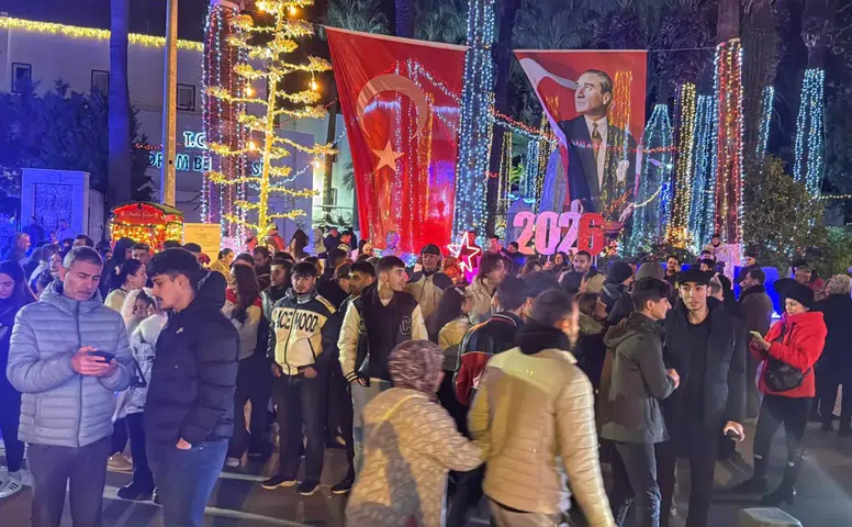 Bodrum Belediye Meydanı Yeni Yıla Işıklar İçinde Girdi