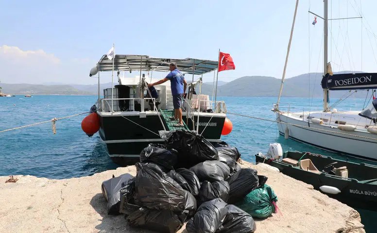 Gökova’da 8 Bin 550, Göcek’te 6 Bin 330 Kilo Atık Temizlendi