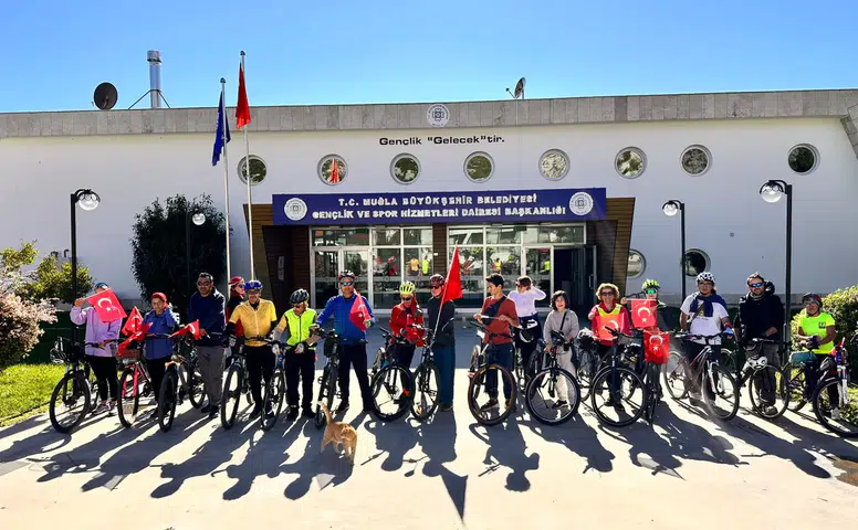 Muğla’da Cumhuriyet İçin Hem Pedal Çevirdiler Hem Dans Ettiler!