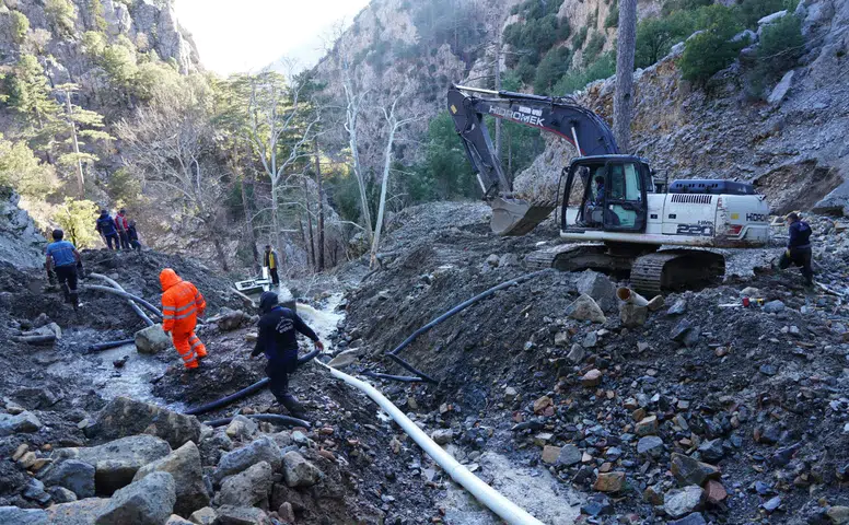 Köyceğiz’de Heyelan Alarmı: MUSKİ Saatler İçinde İsale Hattını Yeniledi