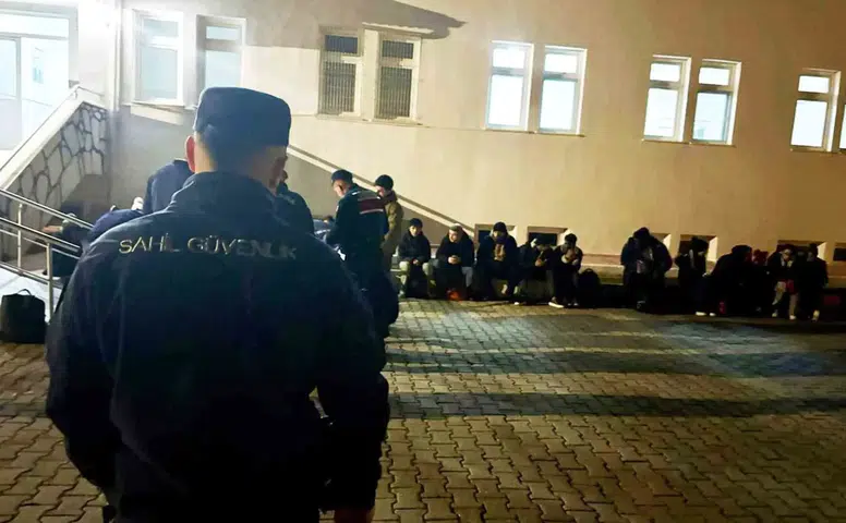 Sahil Güvenlik Harekete Geçti: Geren Koyu’nda 33 Göçmen Tespit Edildi