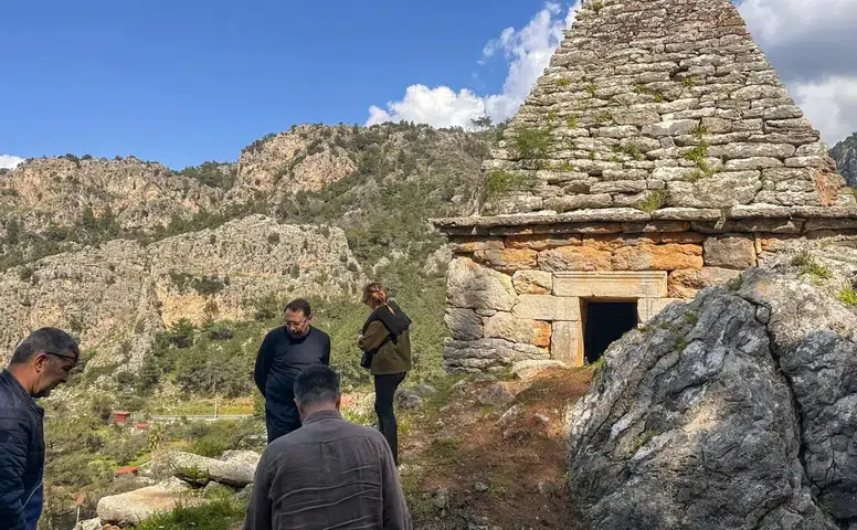 Gece Bile Parlayacak! Marmaris’te Piramit Mezar İçin Dikkat Çeken Proje