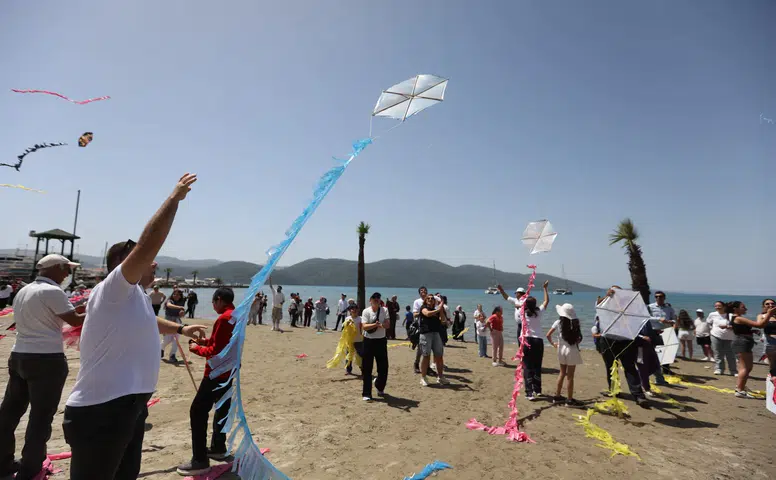 Akyaka Semaları Engelsiz Uçurtmalarla Renklendi
