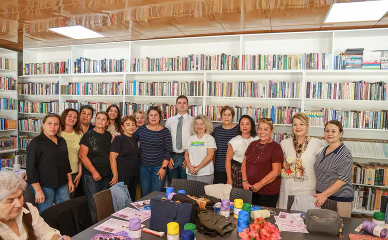 İğneyle Örüyorlar, Sokakları Renklendiriyorlar! Bodrum’da Yeni Proje
