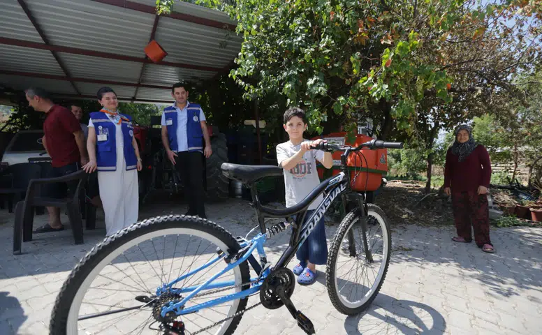 Yangın Bölgesinde Çocukların Yüzünü Güldüren Dayanışma