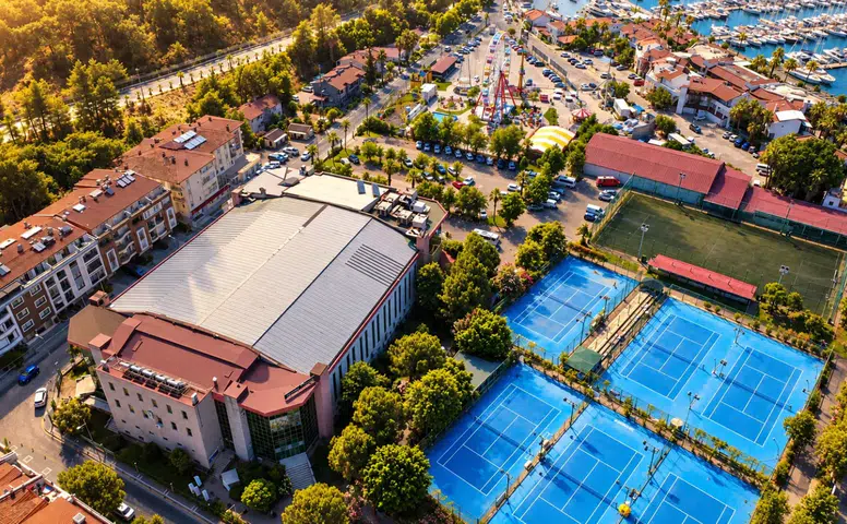 Marmaris’te Taşınmaz İhalesi: Tenis Kortu ve Halı Sahada Rekor Artış