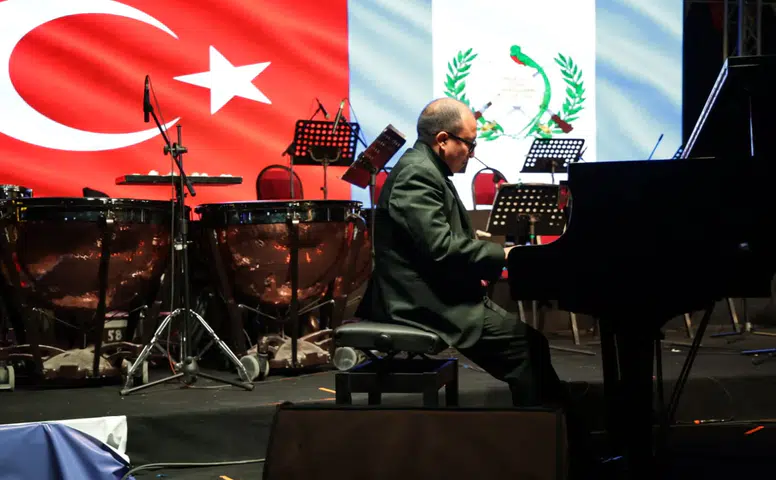 Menteşe’de Dünya Müzikleri Buluştu! Şenlik Guatemala Ezgileriyle Sona Erdi
